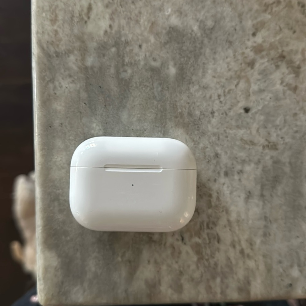 Airpod pro 1st generation barely uses work fine no damage just need to get rid.
